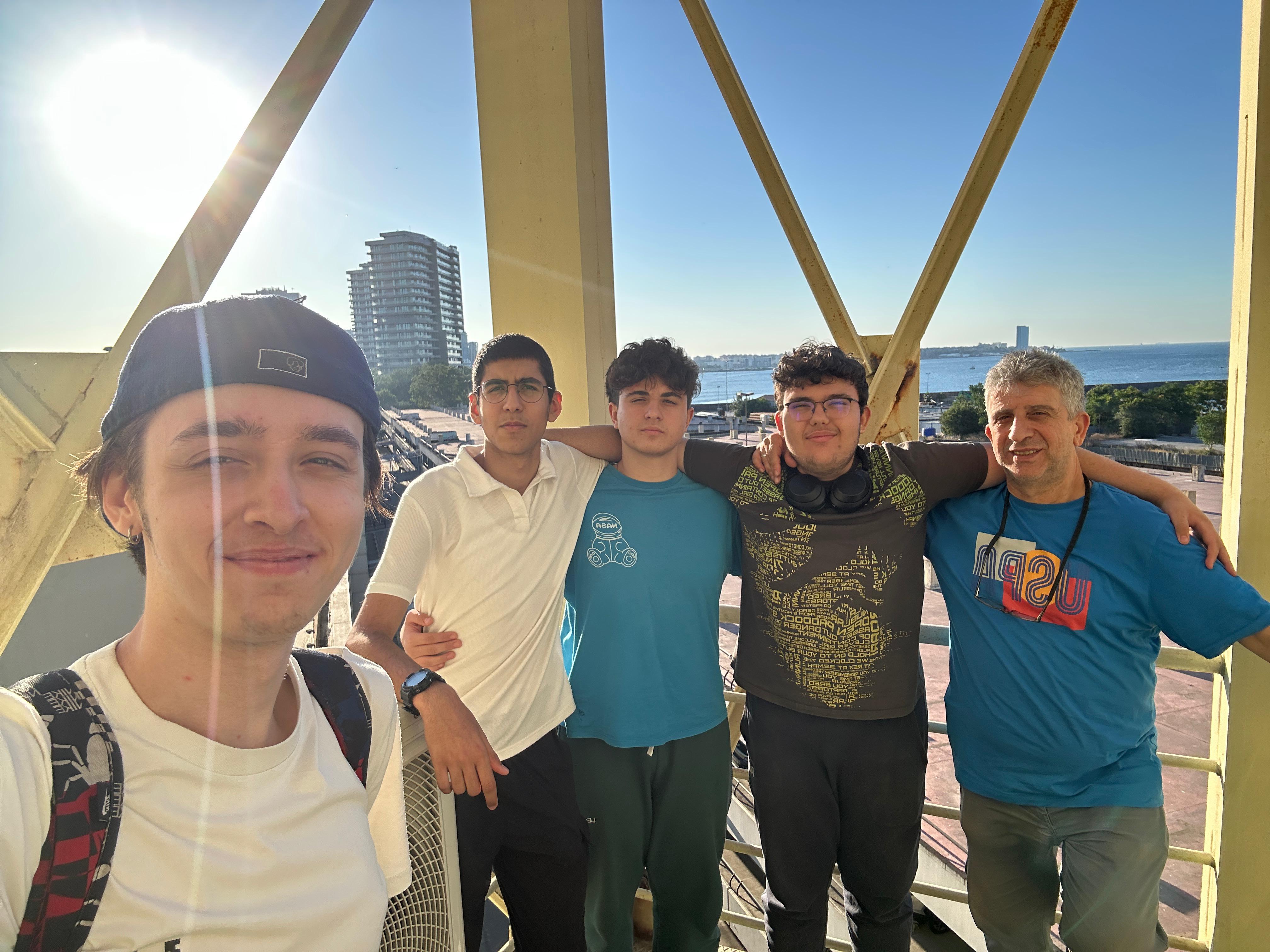 Mentor with the robot